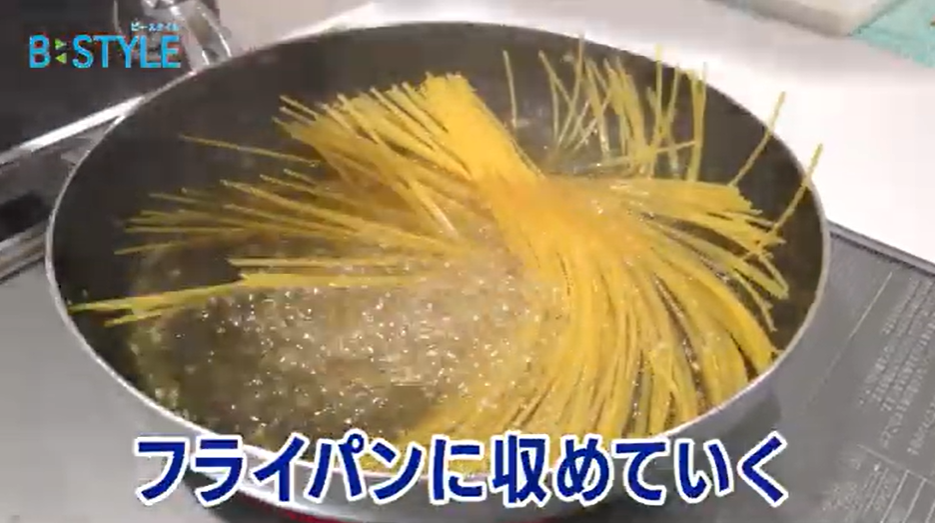 5-4、プライ版に麺を収めていく。
