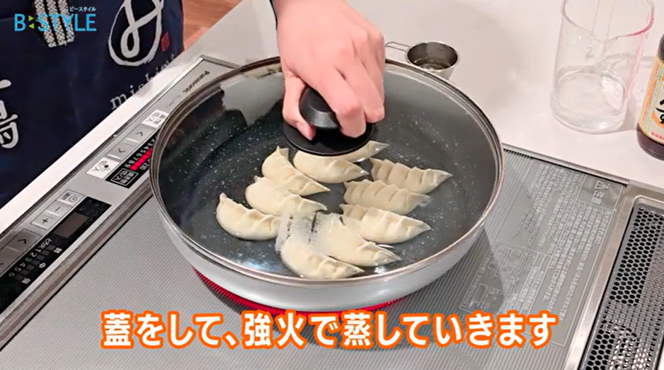 2-1、蓋をして、強火で蒸す。